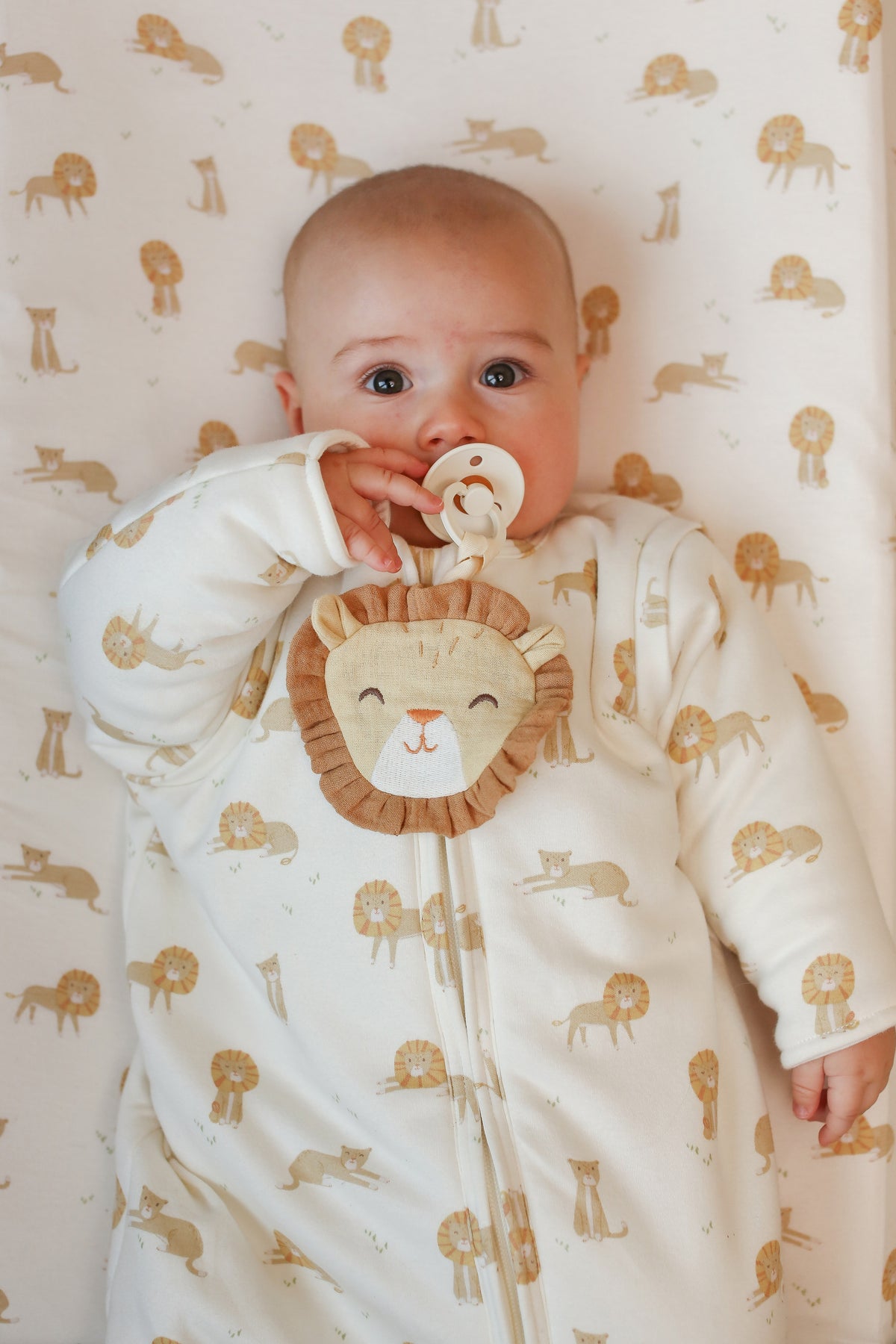 Doudou attache-tétine en gaze de coton Lion - Safari Friends