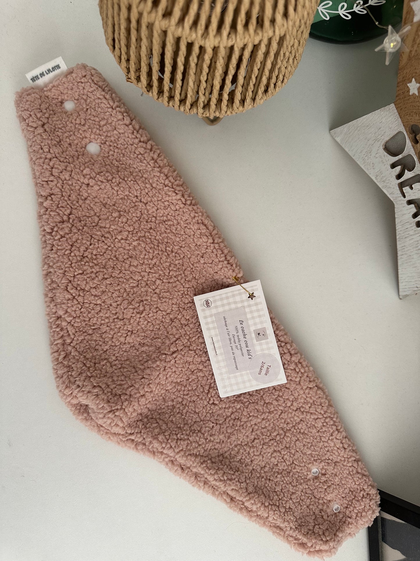 Cache cou tout doux à pression rose
