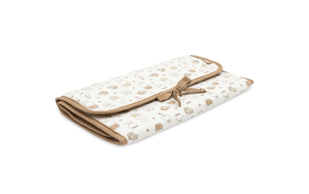 Tapis à Langer Nomade - Miffy Family Farm