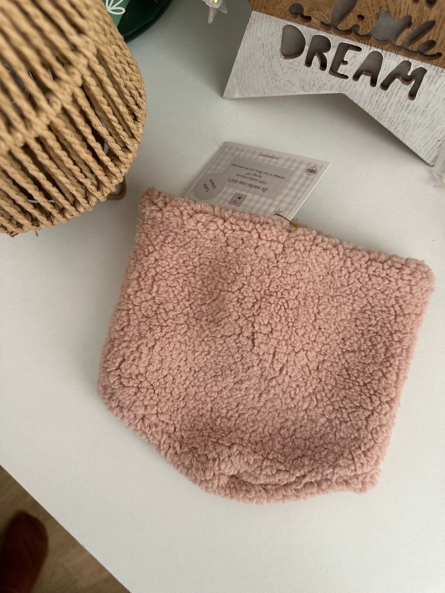 Cache cou tout doux à pression rose
