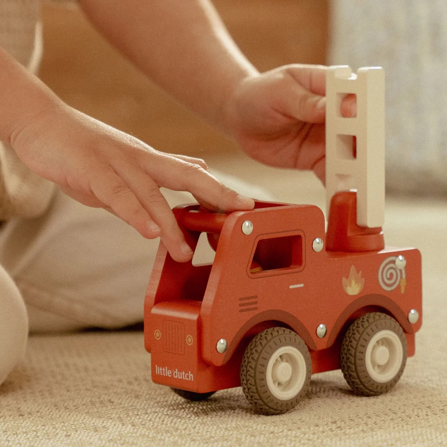 Camion de pompier en bois