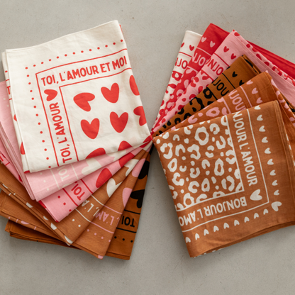 Foulard léopard 100cm fond marron / motif blanc