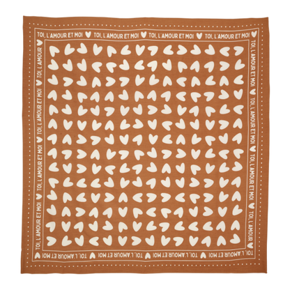 Foulard coeurs 55cm fond marron / motif blanc