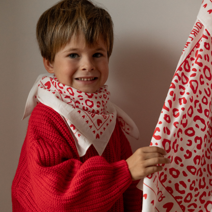 Foulard léopard 55cm fond blanc / motif rouge