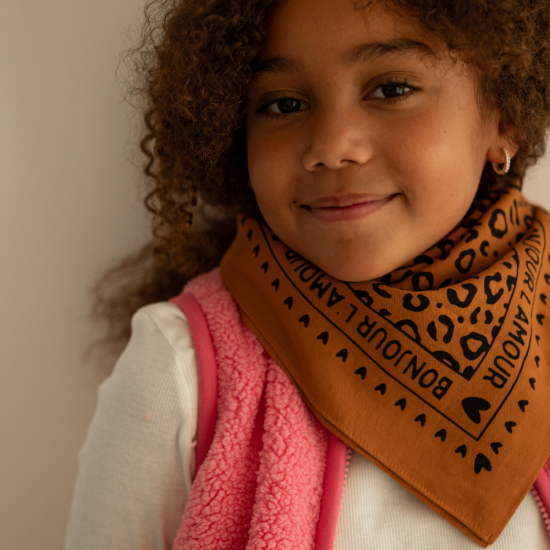 Foulard léopard 55cm fond marron / motif noir