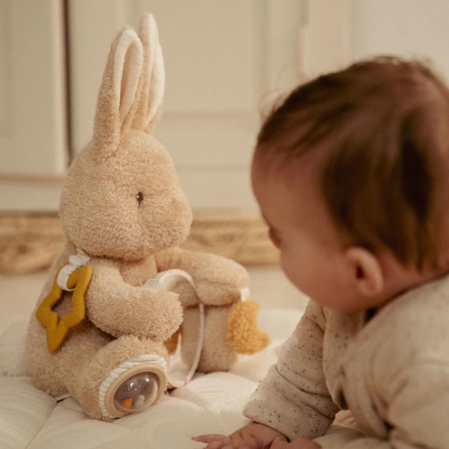 Doudou d'activités Lapin - Sable - Bébé Lapin